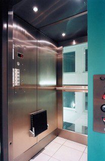 osobní výtah s prosklenou kabinou