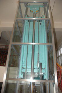kabina hydraulického výtahu